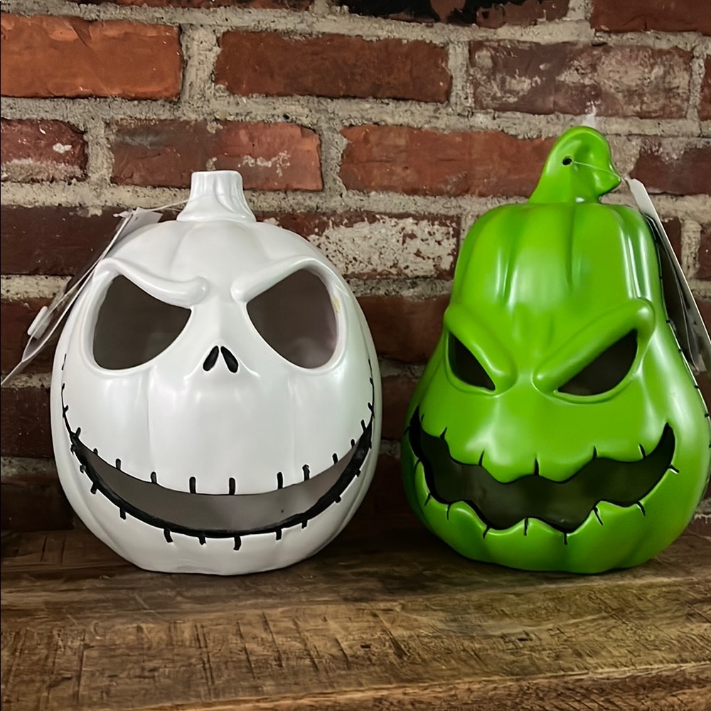 White and Green Halloween Pumpkin Decor